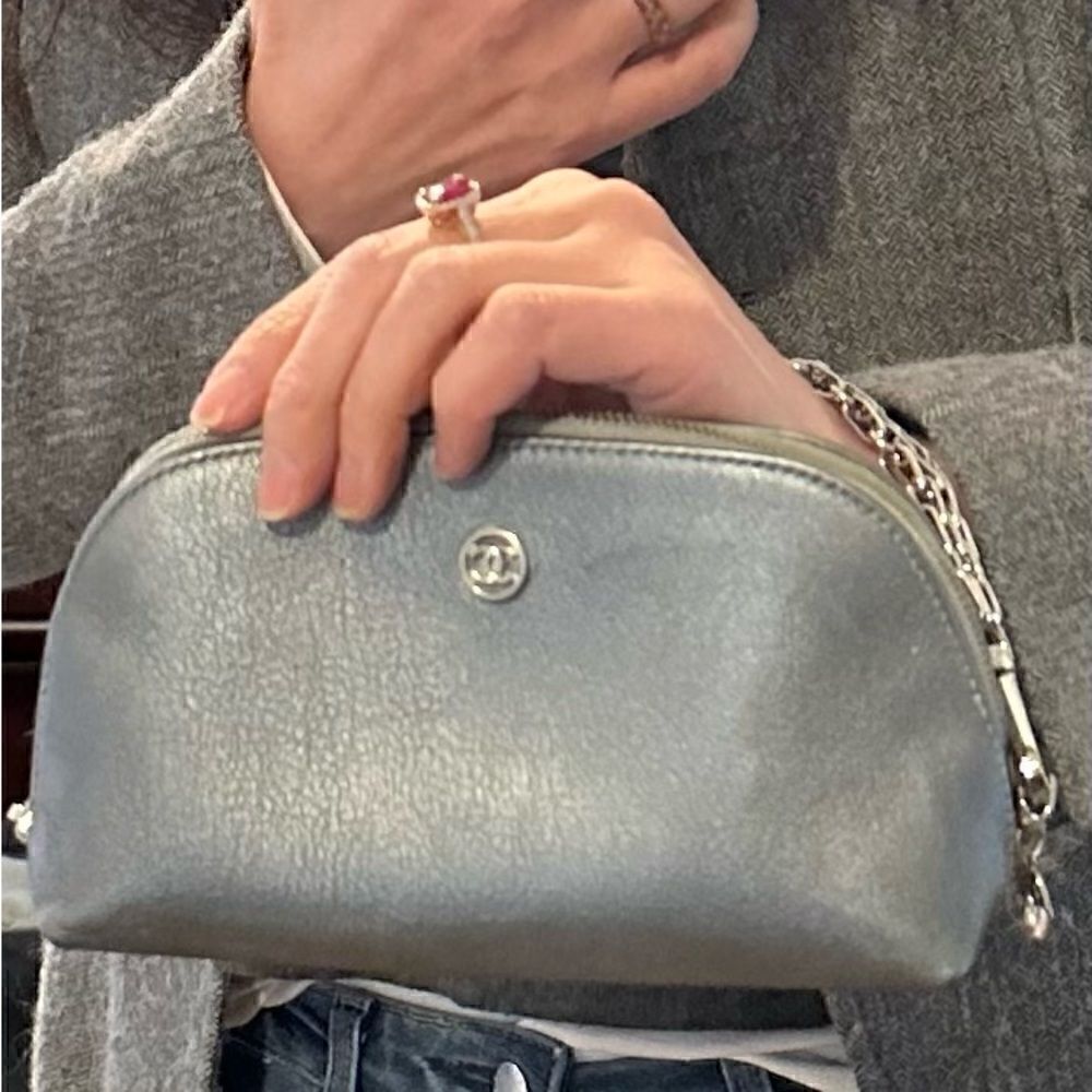 Gucci leather silver pouch - Picture 5 of 16